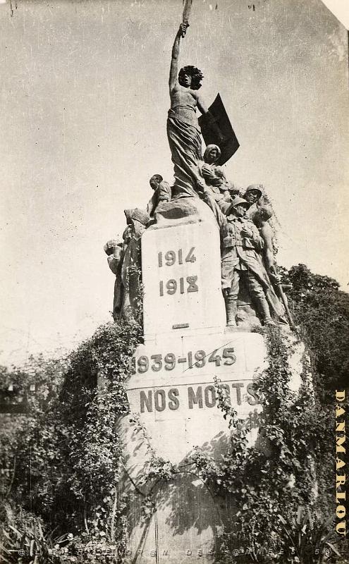 Saida 526- Monument aux morts COLLECTION DES AMIS DE ND DE SANTA CRUZ.jpg